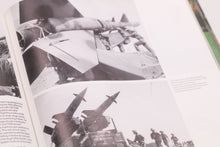 THE ILLUSTRATED HISTORY OF THE VIETNAM WAR BOOK