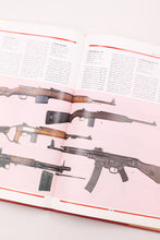 MILITARY SMALL ARMS: 300 YEARS OF SOLDIERS' FIREARMS BOOK