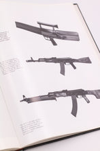 THE NEW ENCYCLOPEDIA OF HANDGUNS & SMALL ARMS BOOK